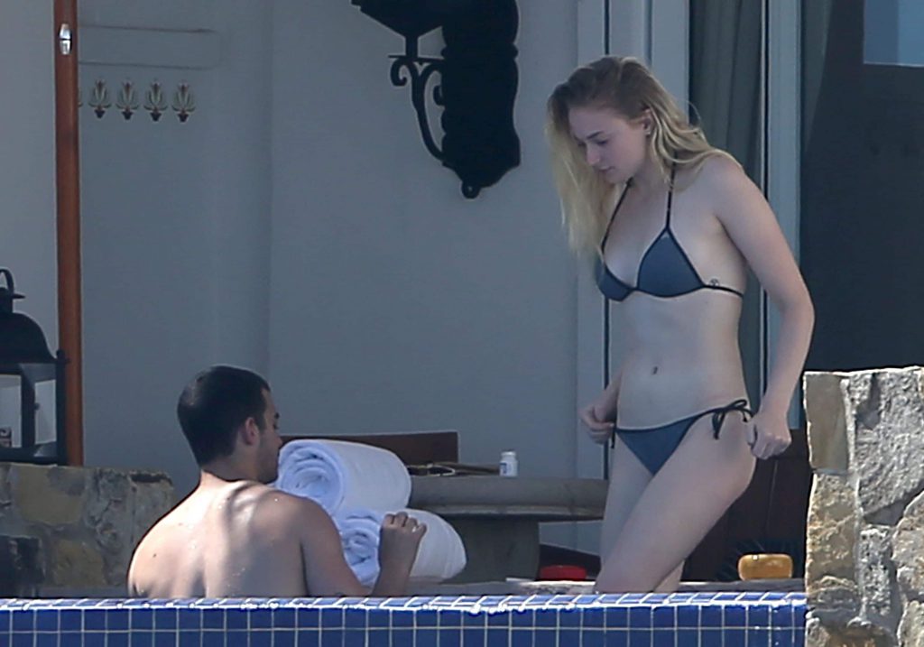 Sophie Turner Nude