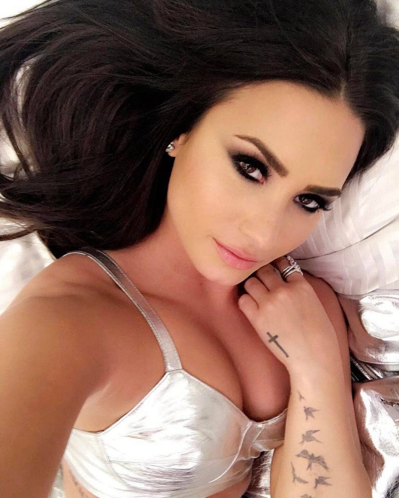 sexy nude Demi Lovato