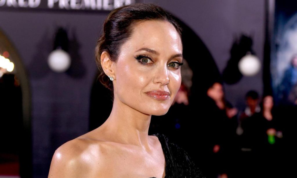 Nude Pictures Of Angelina Jolie