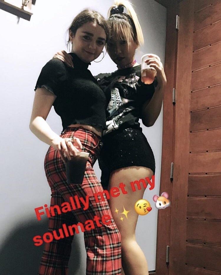 Maisie Williams Upskirt