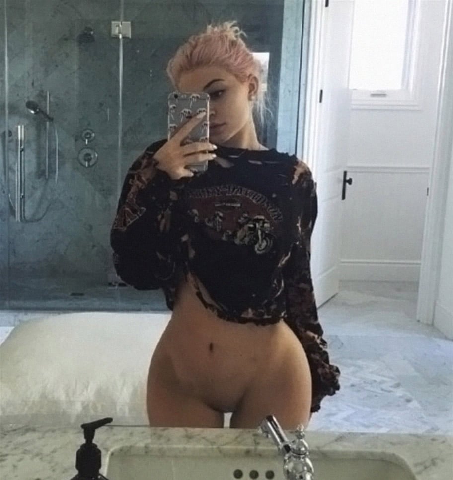 Kylie Jenner Camel Toe Pussy