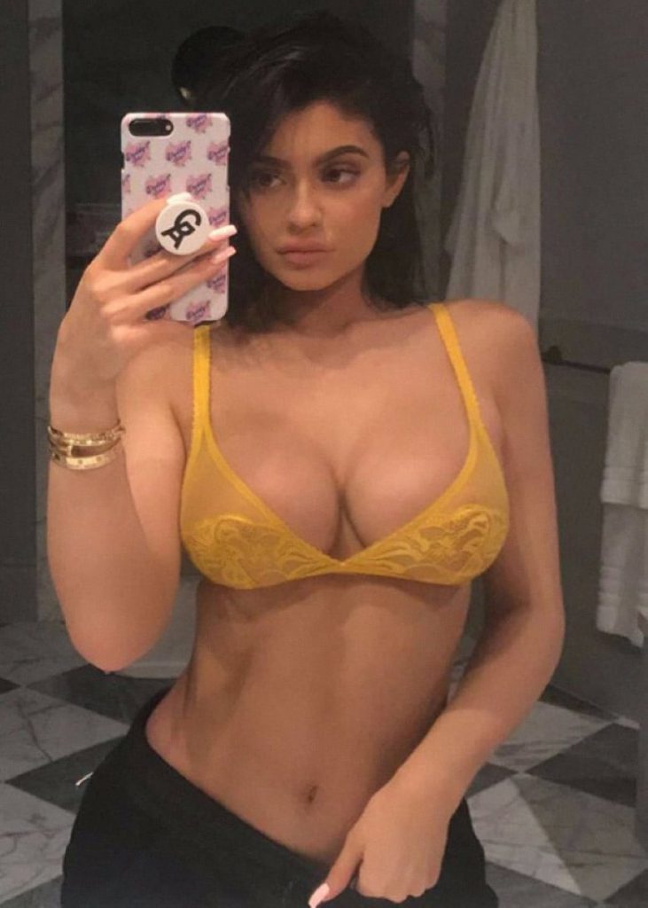 Kylie Jenner Tits Pics