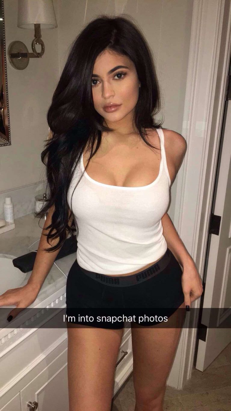 Kylie Jenner Sexy Tit Pics.