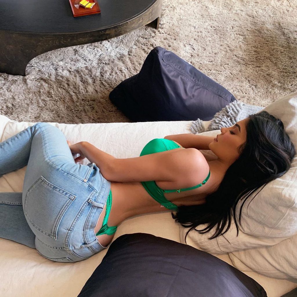 Kylie Jenner Sexy Pics.