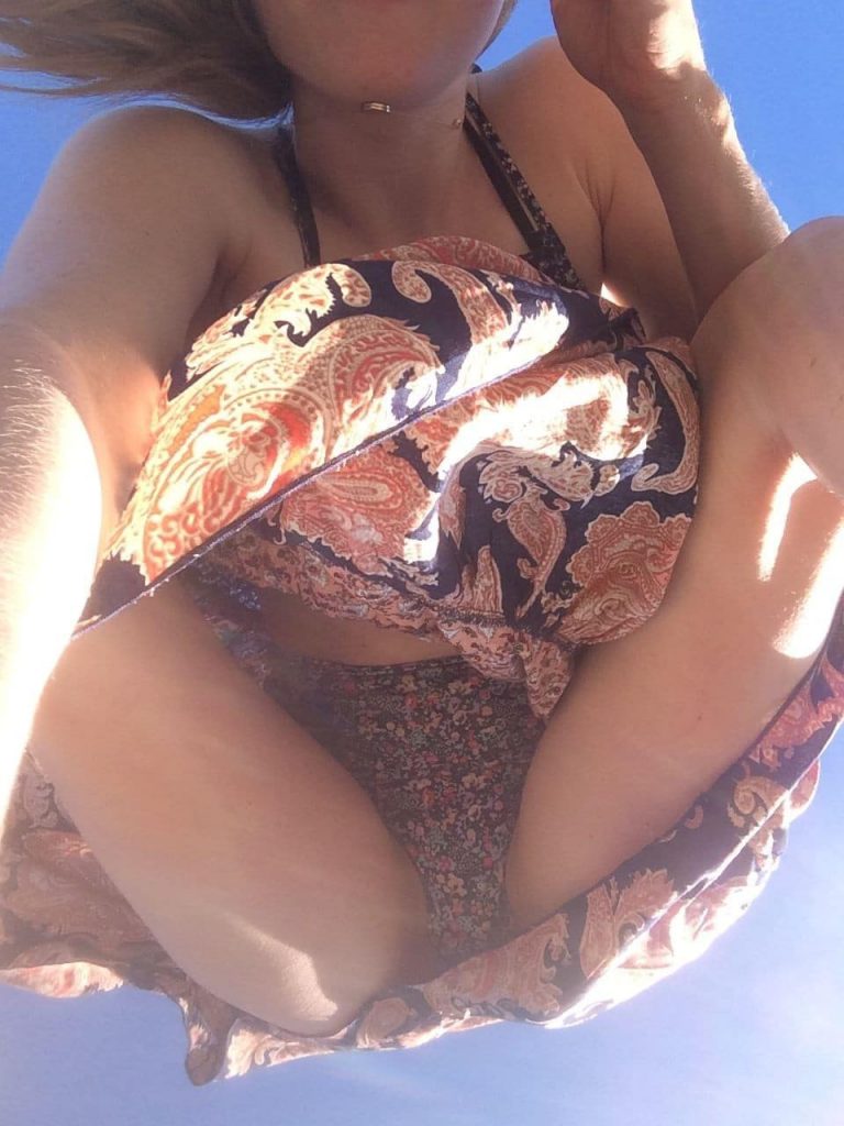 Amanda Seyfried Nude & Sexy Pics.