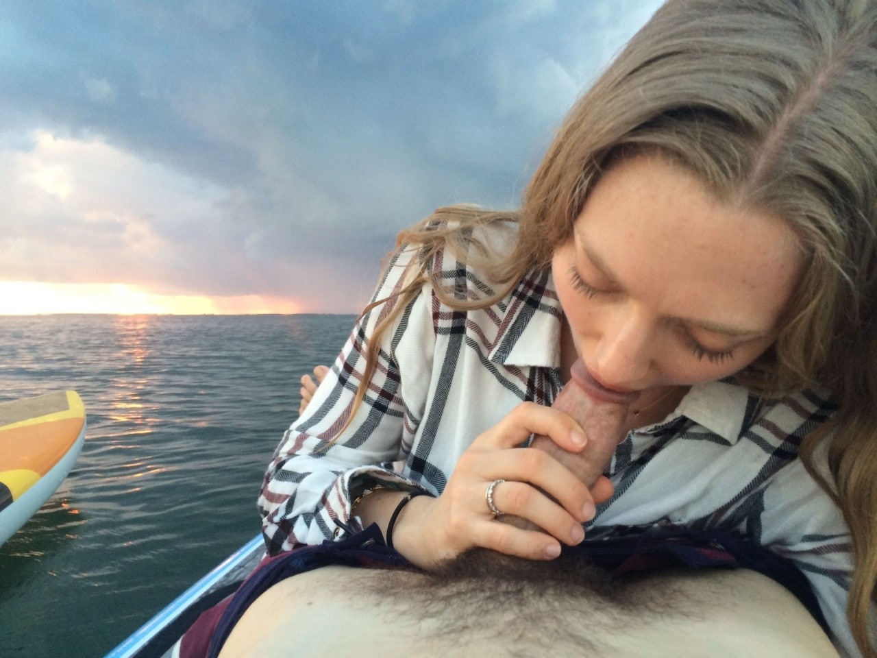 Amanda seyfried justin long boat