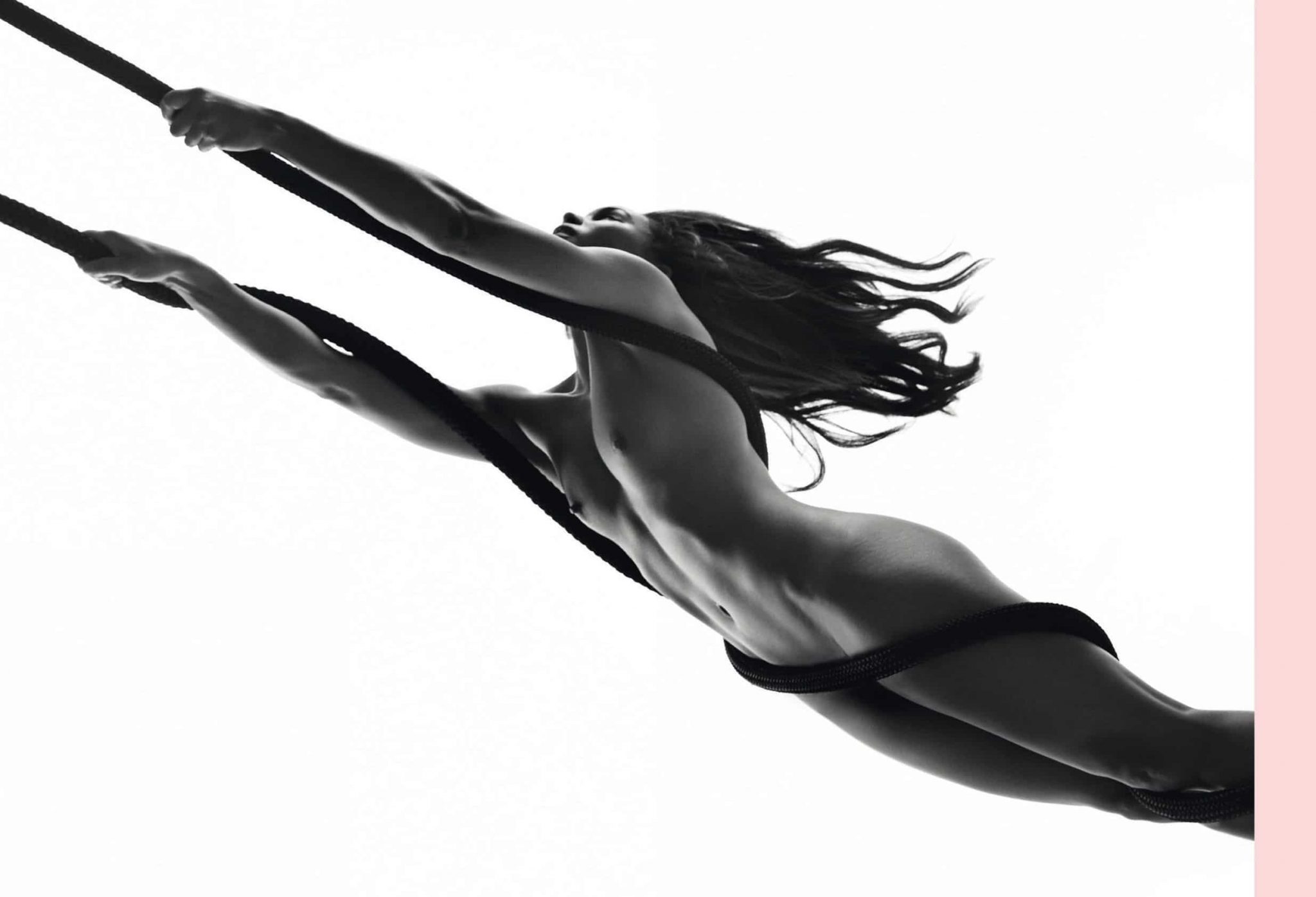 Zoe Saldana Nude & Hot Photos.