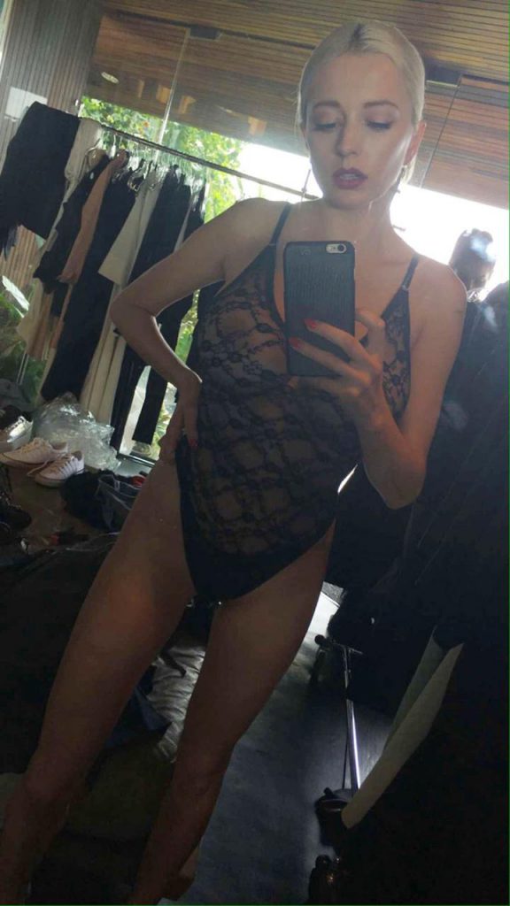 Caroline Vreeland sexy nude