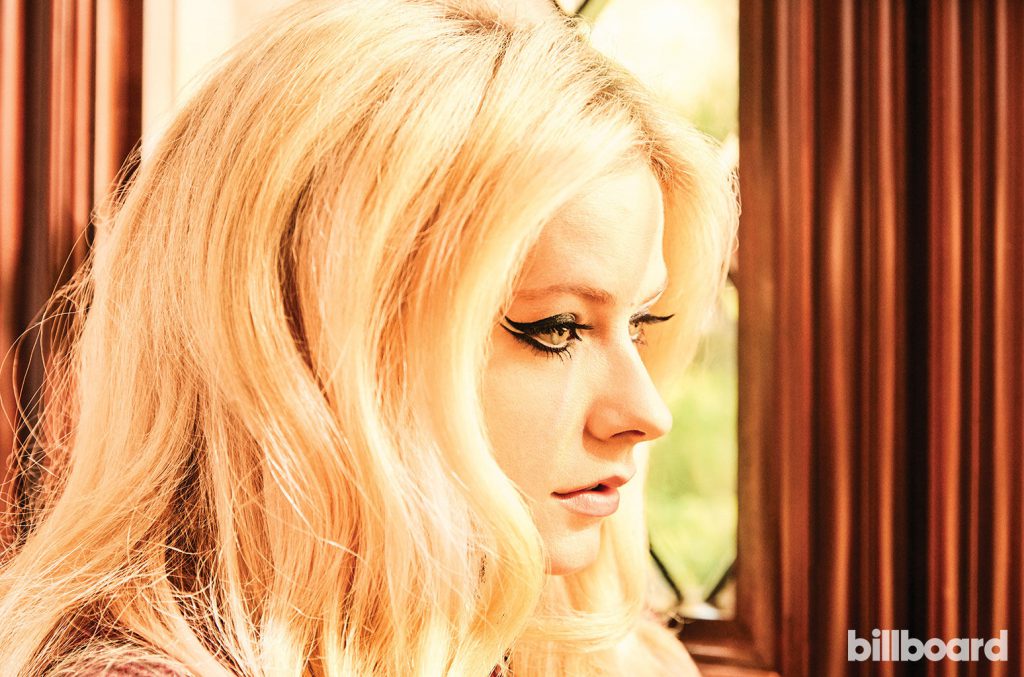 Avril Lavigne Sexy Photos