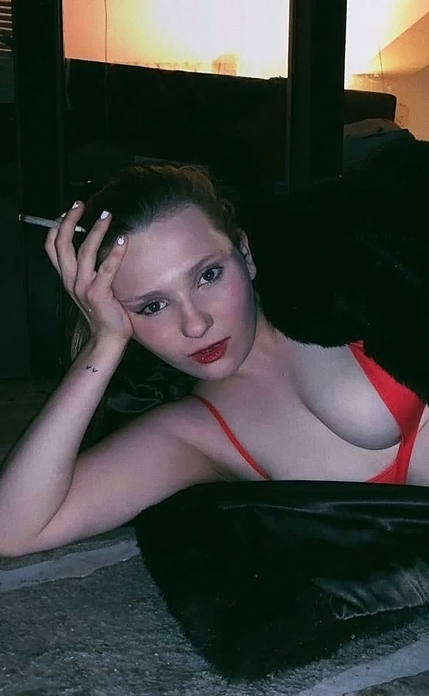 Abigail Breslin Nude Sexy Pics
